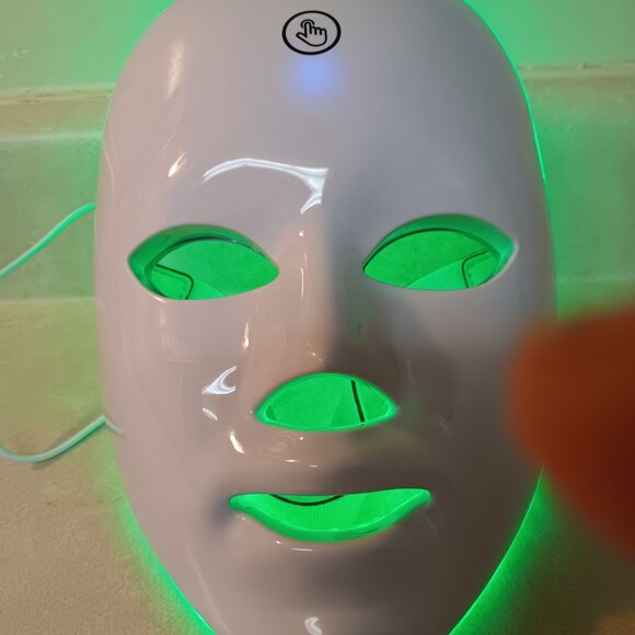 LED Beauty Face Mask Rejuvenating Skincare Preowned - Picture 5 of 10